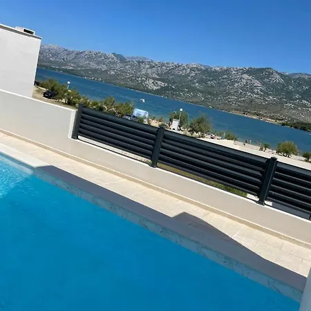 فيلة Christian Direkt Am Mit Pool روفانجسكا
