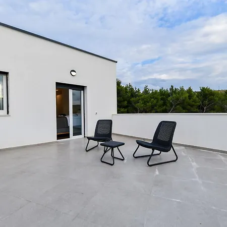 Christian Direkt Am Mit Pool Villa Rovanjska