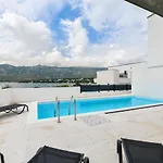 Luxusvilla Christian direkt am Meer mit Pool Villa Rovanjska