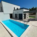 Luxusvilla Christian Direkt Am Meer Mit Pool * Rovanjska